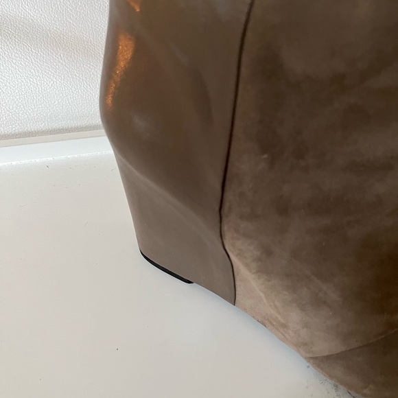 New Enzo Angiolini Eabaki Taupe Wedge Boots Size 11 - Picture 5 of 6